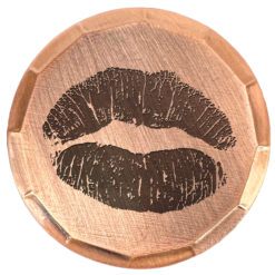 Kiss Embossed Ball Marker